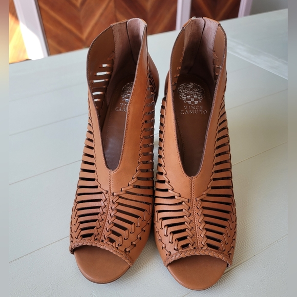 🆕️ Vince Camuto Brick Cutout Acha Leather Sandal - Picture 4 of 16